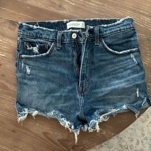 Abercrombie High Rise Mom Short size 27/4